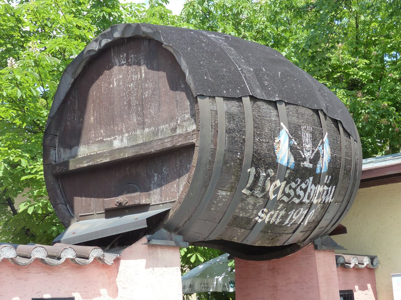 white-beer-keg-116681_1280