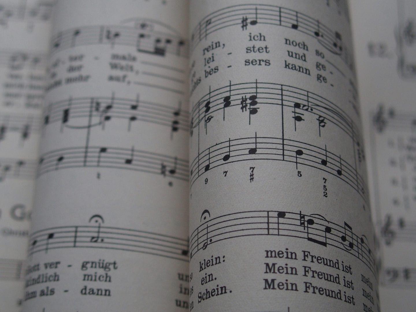 music-997990_1920