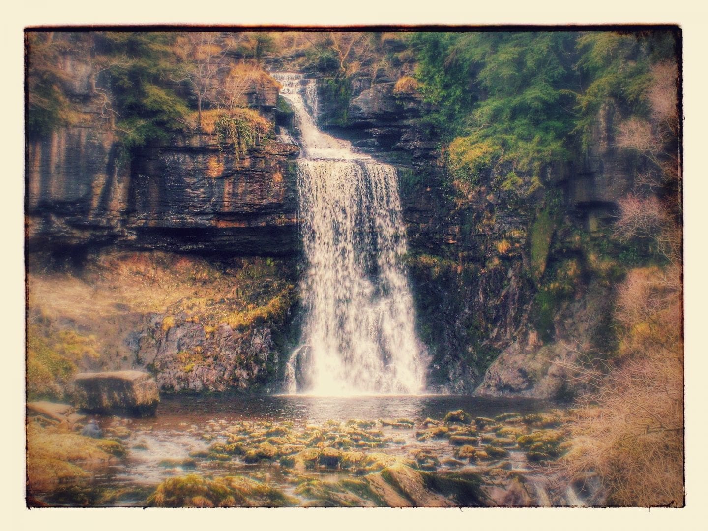 waterfall-1334438_1920