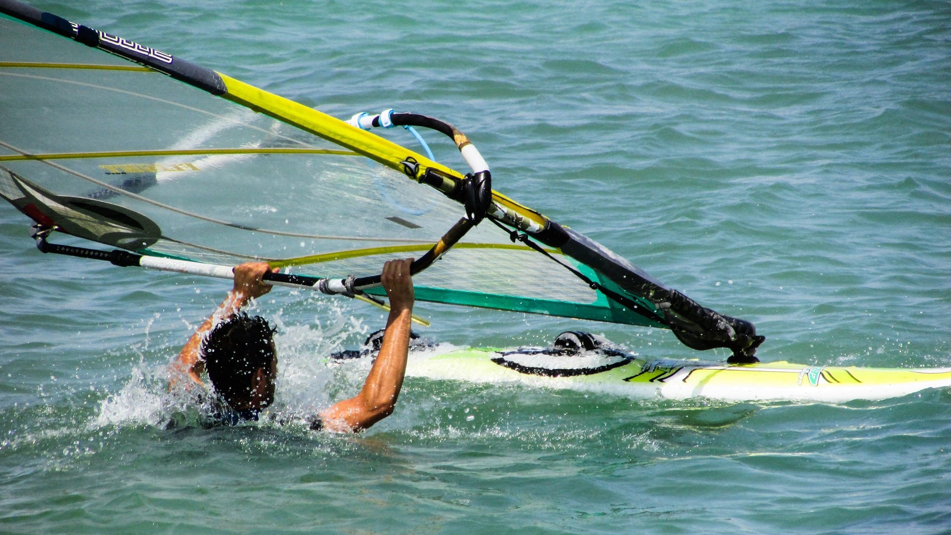 windsurfing-1404201_1920